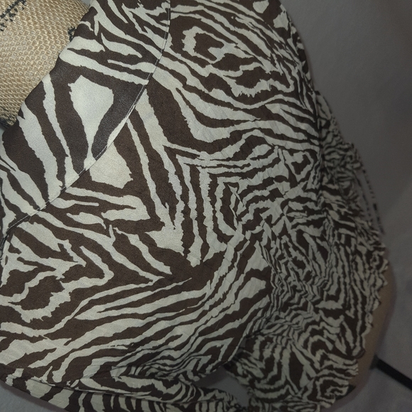 Lloyd Williams Women's Designer Ruffled Blouse Small Brown Button Closure - Picture 7 of 11